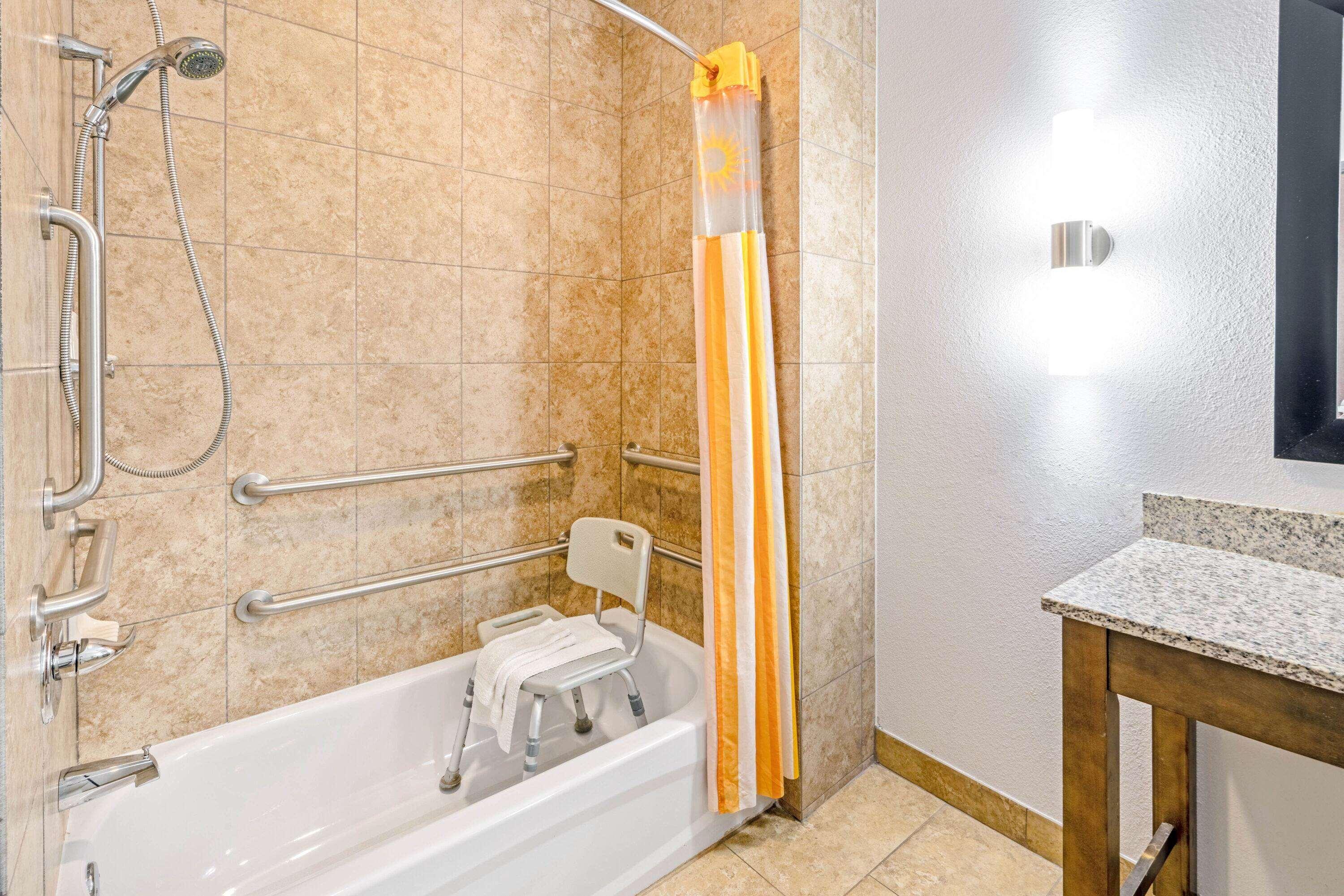 La Quinta By Wyndham Guthrie Hotell Exteriör bild